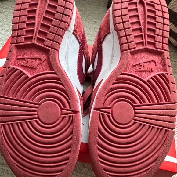 Nike Women’s Dunk VDAY Edition Size : 6 - Picture 8 of 9